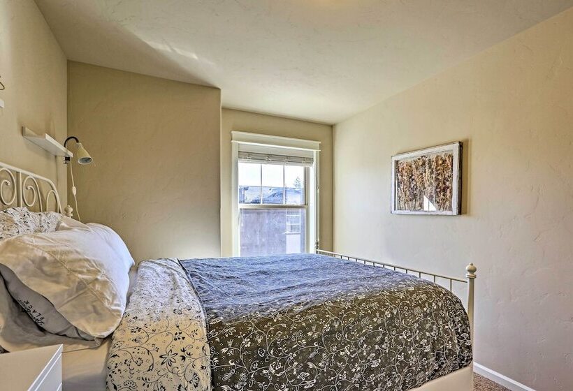 Family Friendly Bend Home: 1 Mi To Downtown!