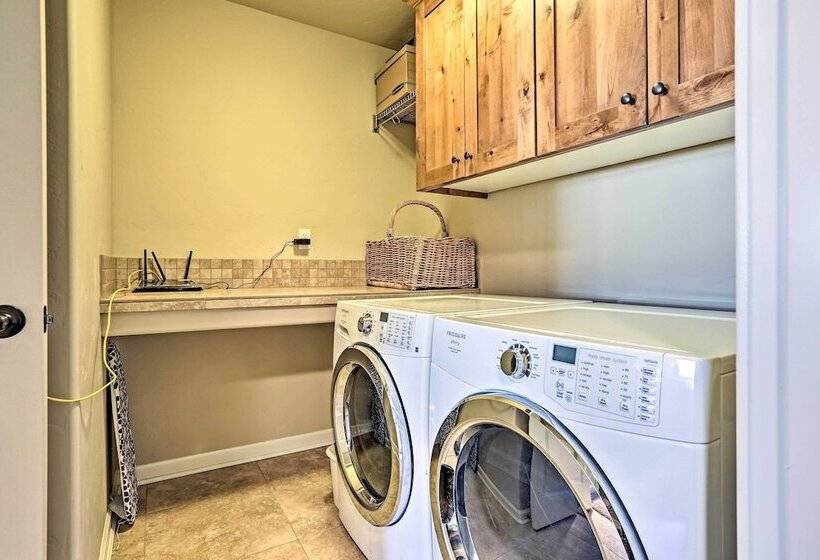 Family Friendly Bend Home: 1 Mi To Downtown!