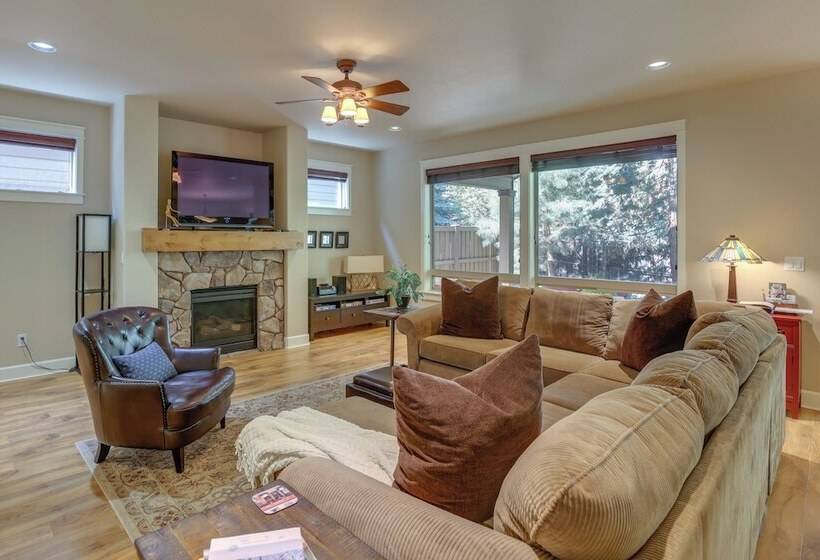 Family Friendly Bend Home: 1 Mi To Downtown!