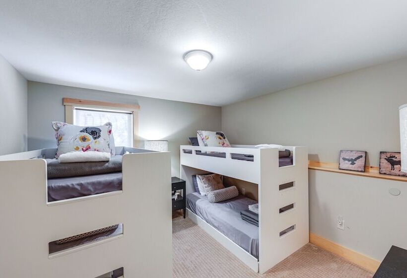 White Mountain Home Near Lakes & Kancamagus Hwy!