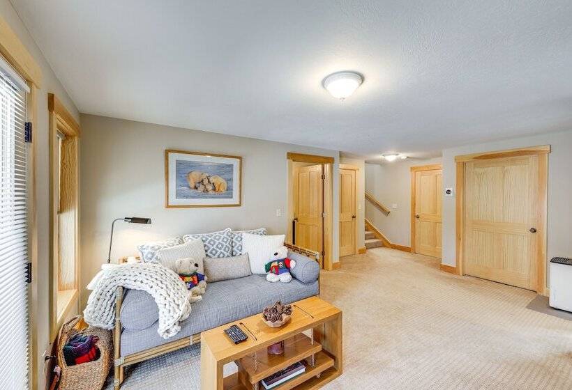 White Mountain Home Near Lakes & Kancamagus Hwy!