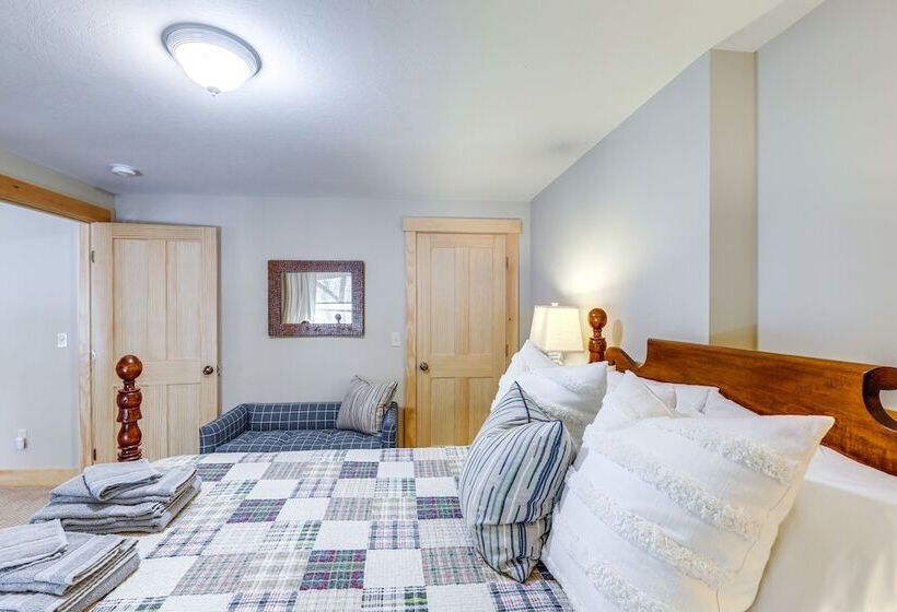 White Mountain Home Near Lakes & Kancamagus Hwy!