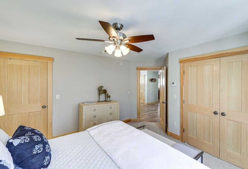 White Mountain Home Near Lakes & Kancamagus Hwy!