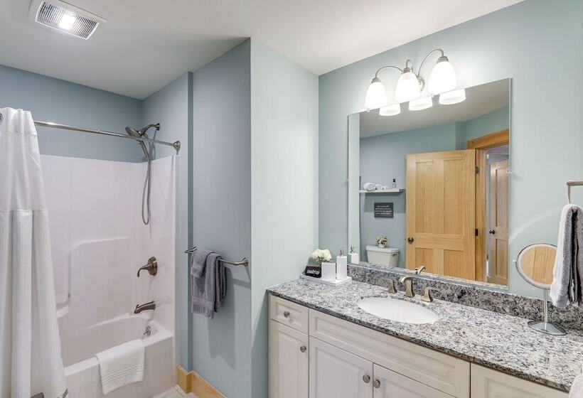 White Mountain Home Near Lakes & Kancamagus Hwy!