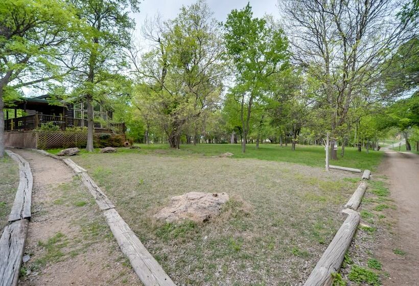 Winery Cabin In Fredericksburg W/ Wraparound Deck!