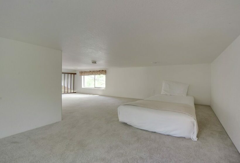 Winery Cabin In Fredericksburg W/ Wraparound Deck!