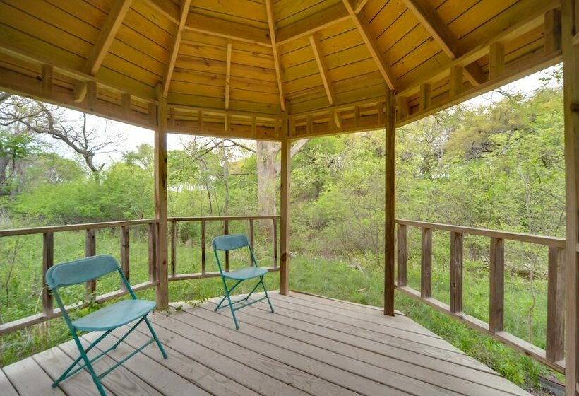 Winery Cabin In Fredericksburg W/ Wraparound Deck!