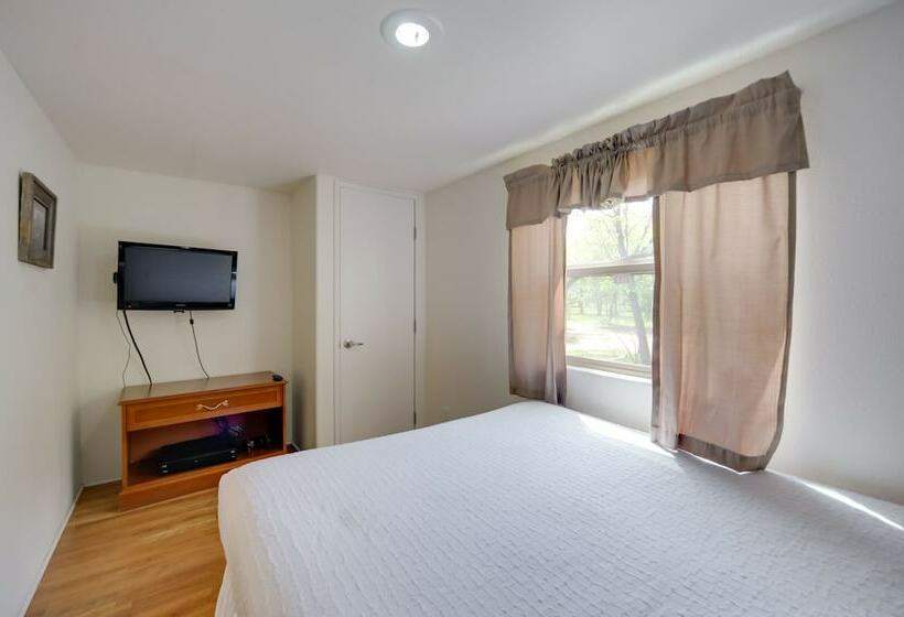 Winery Cabin In Fredericksburg W/ Wraparound Deck!