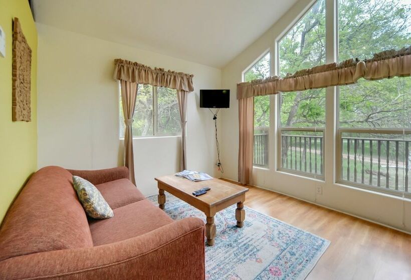 Winery Cabin In Fredericksburg W/ Wraparound Deck!