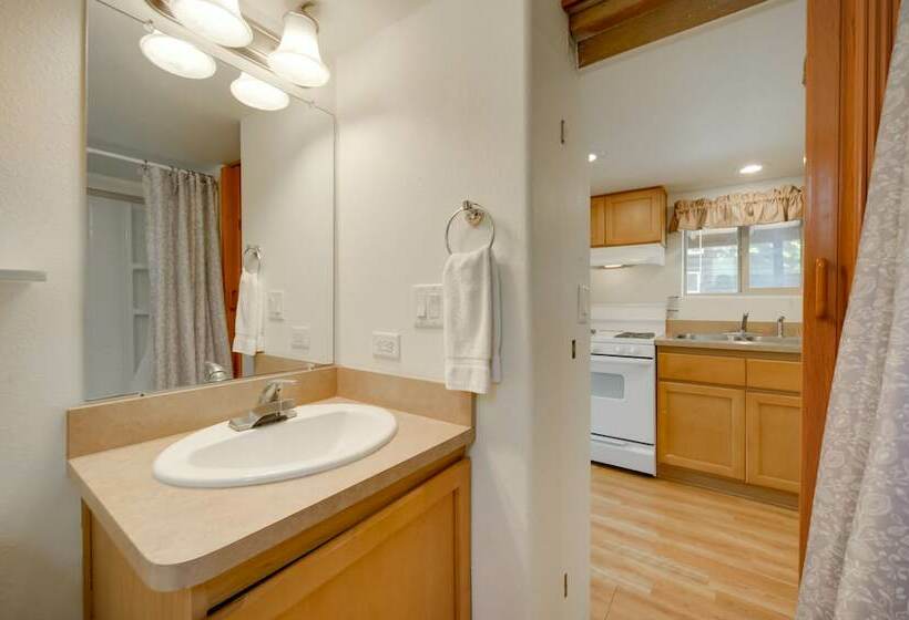 Winery Cabin In Fredericksburg W/ Wraparound Deck!