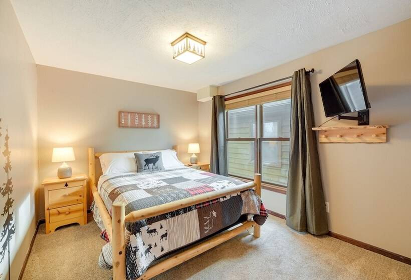 Wisconsin Cabin W/ Private Hot Tub & Deck