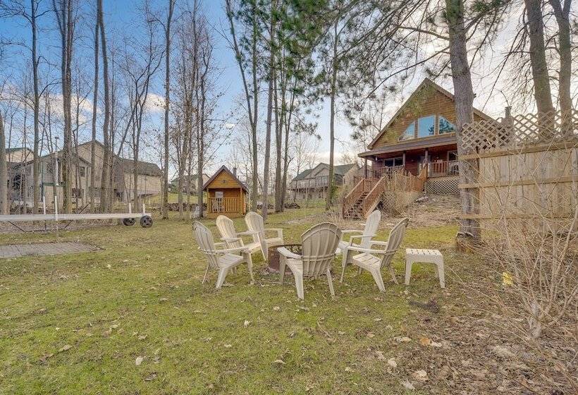 Wisconsin Cabin W/ Private Hot Tub & Deck