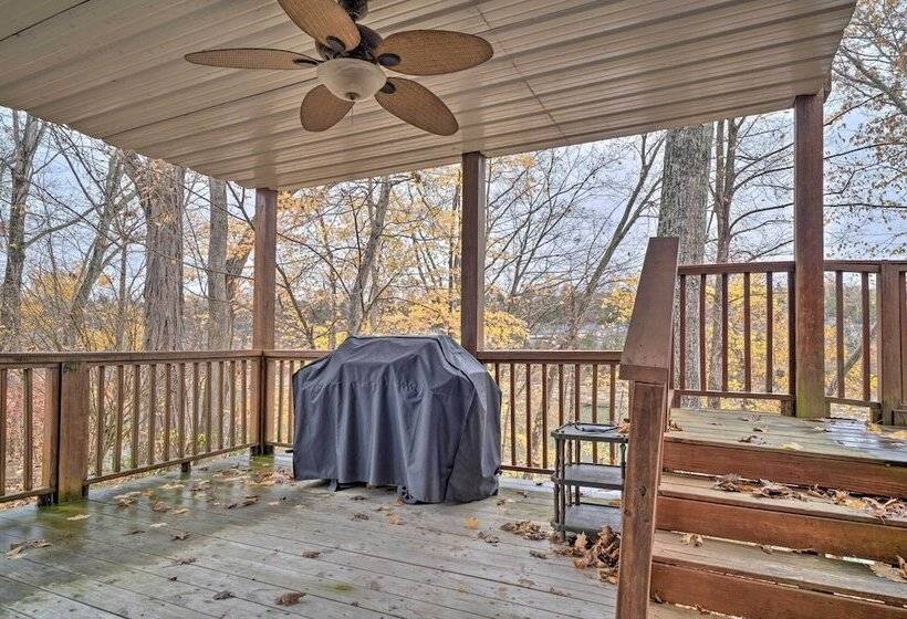Woodsy Kentucky Escape W/ Game Room & Lake Access!
