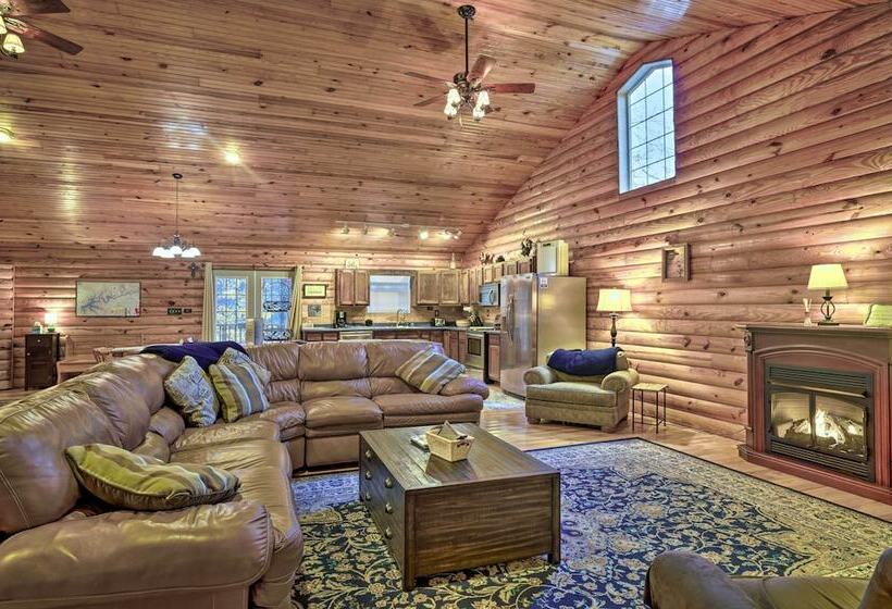 Woodsy Kentucky Escape W/ Game Room & Lake Access!