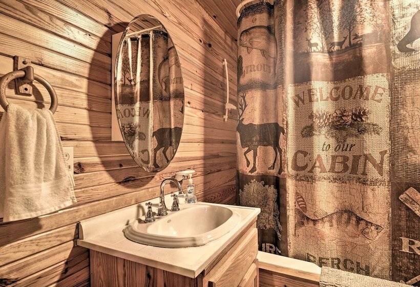 Woodsy Kentucky Escape W/ Game Room & Lake Access!