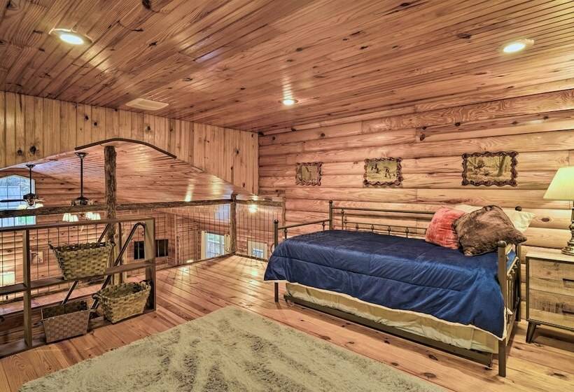 Woodsy Kentucky Escape W/ Game Room & Lake Access!