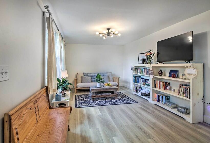 Woodsy Pittston Retreat Near Kennebec River!