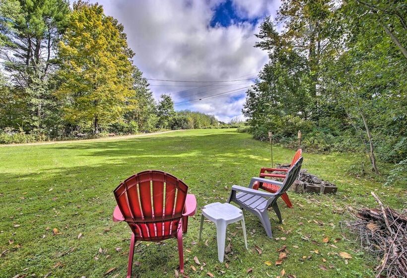 Woodsy Pittston Retreat Near Kennebec River!