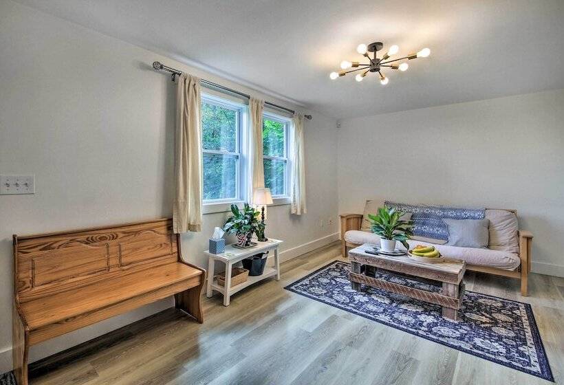 Woodsy Pittston Retreat Near Kennebec River!