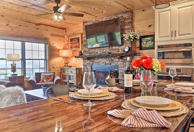 Woodsy Retreat W/ Fire Pit & Resort Amenities