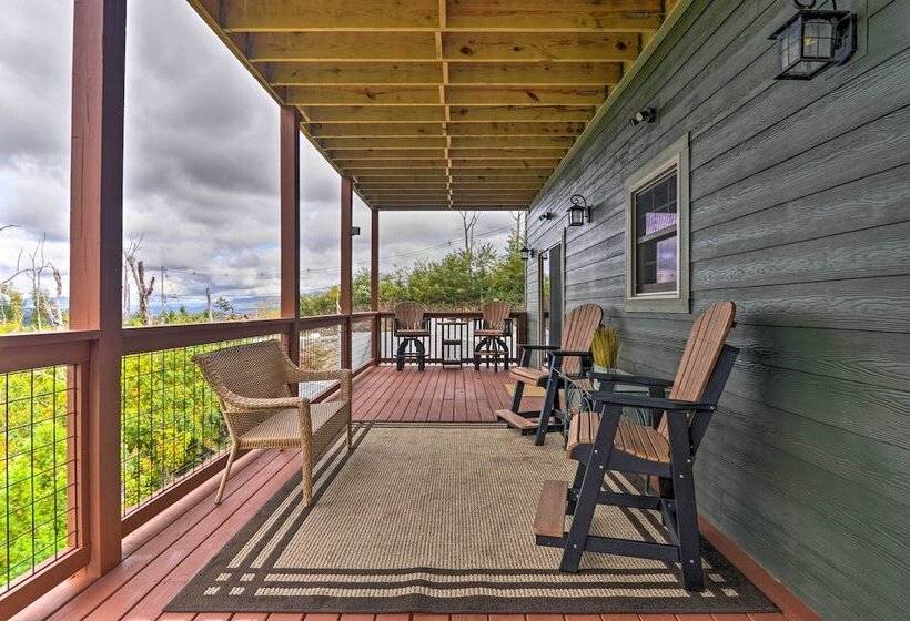 Woodsy Retreat W/ Fire Pit & Resort Amenities