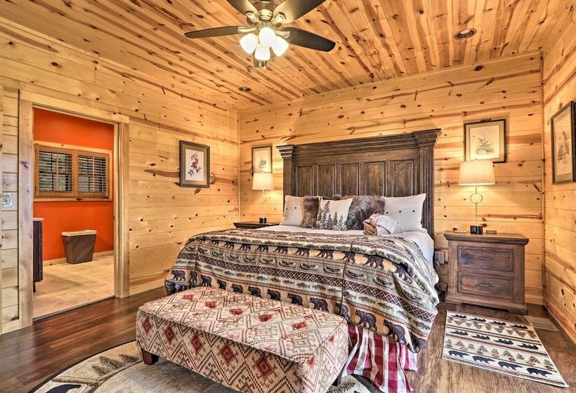 Woodsy Retreat W/ Fire Pit & Resort Amenities