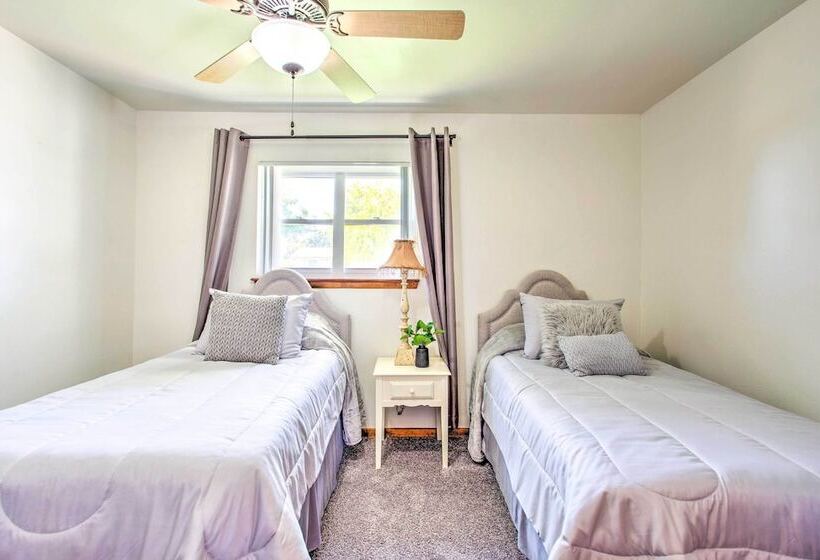 Woodward Home Near Crystal Beach Water Park!