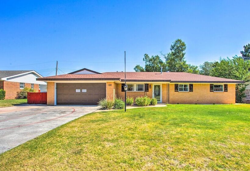 Woodward Home Near Crystal Beach Water Park!