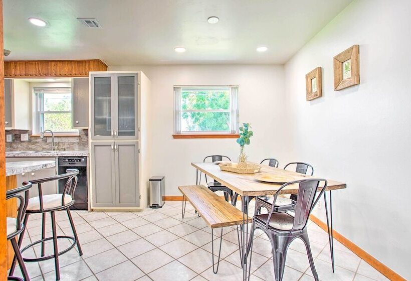 Woodward Home Near Crystal Beach Water Park!