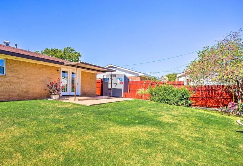 Woodward Home Near Crystal Beach Water Park!