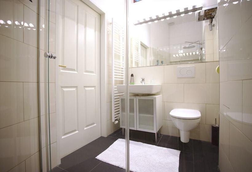 7th Heaven Vienna Center Apartments