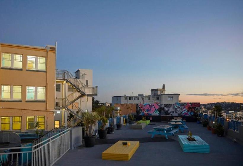 Noah S Bondi  Hostel