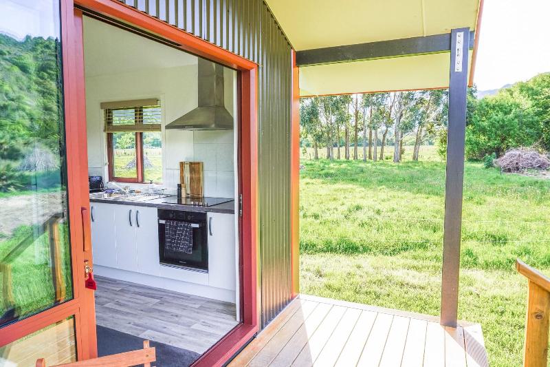 הוסטל The Barn Cabins & Camp