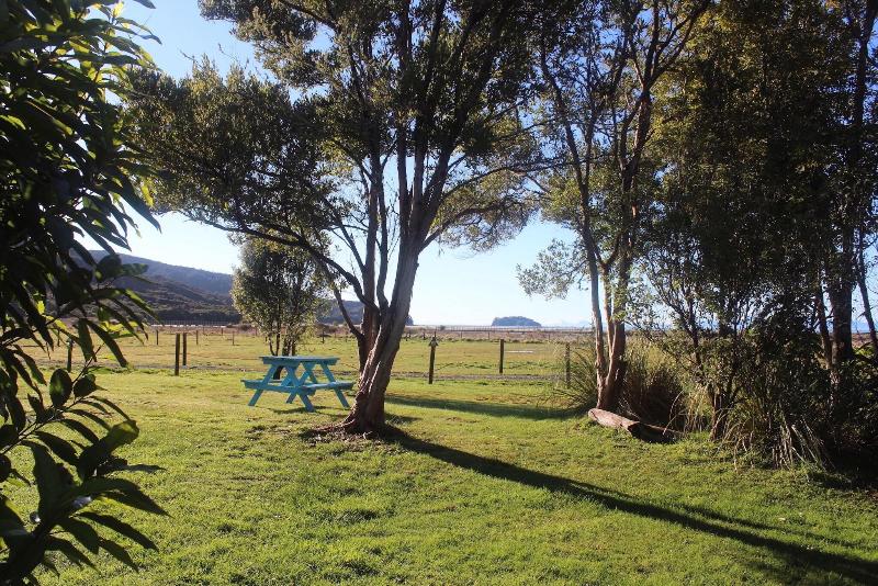 הוסטל The Barn Cabins & Camp