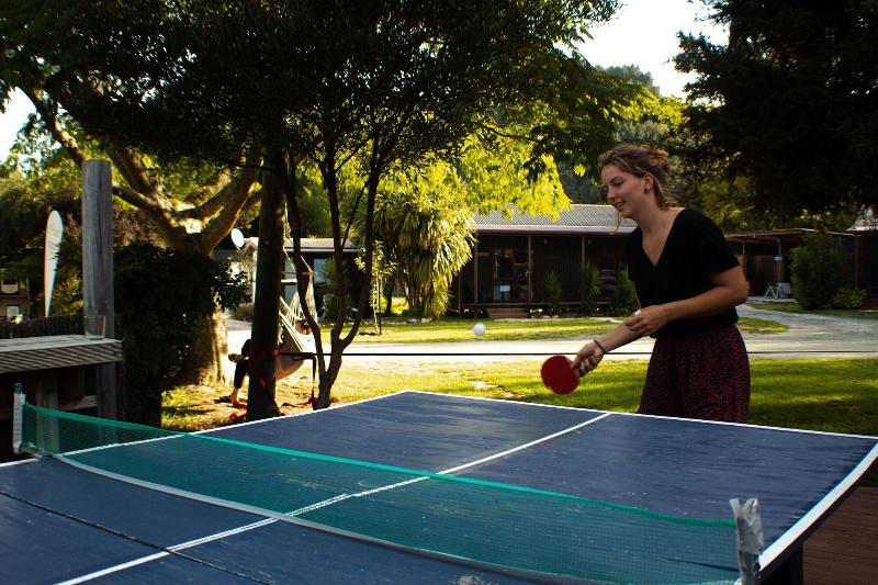 הוסטל The Barn Cabins & Camp