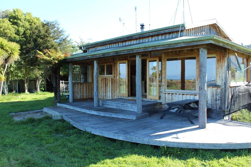 הוסטל The Barn Cabins & Camp