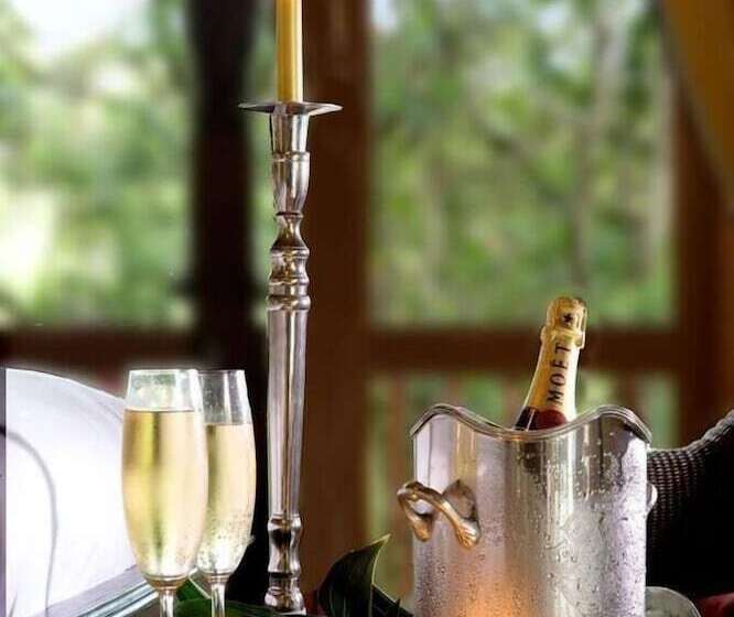 צימר The Loerie Hide