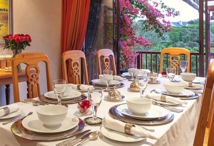 צימר The Loerie Hide