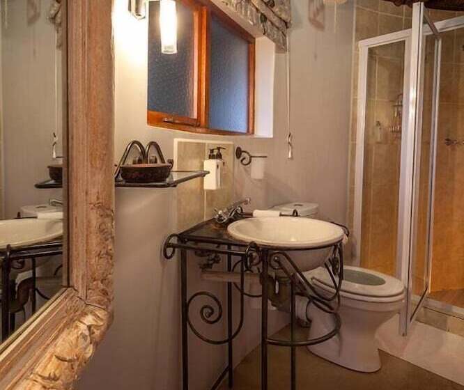 צימר The Loerie Hide