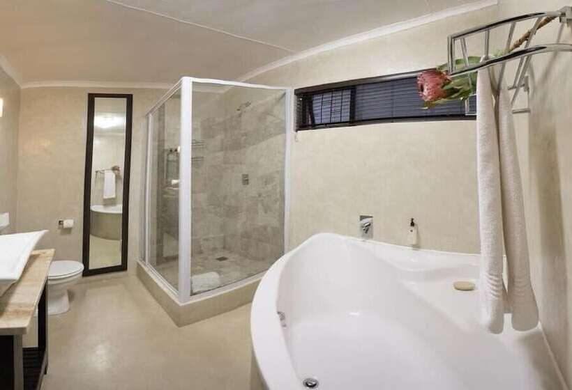 צימר The Loerie Hide