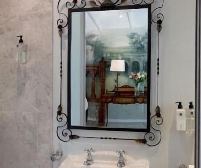 צימר The Loerie Hide