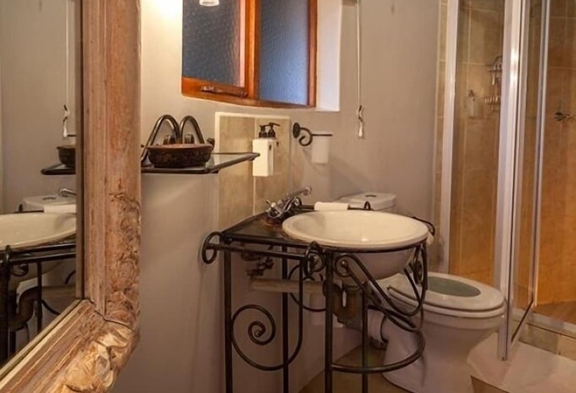 צימר The Loerie Hide