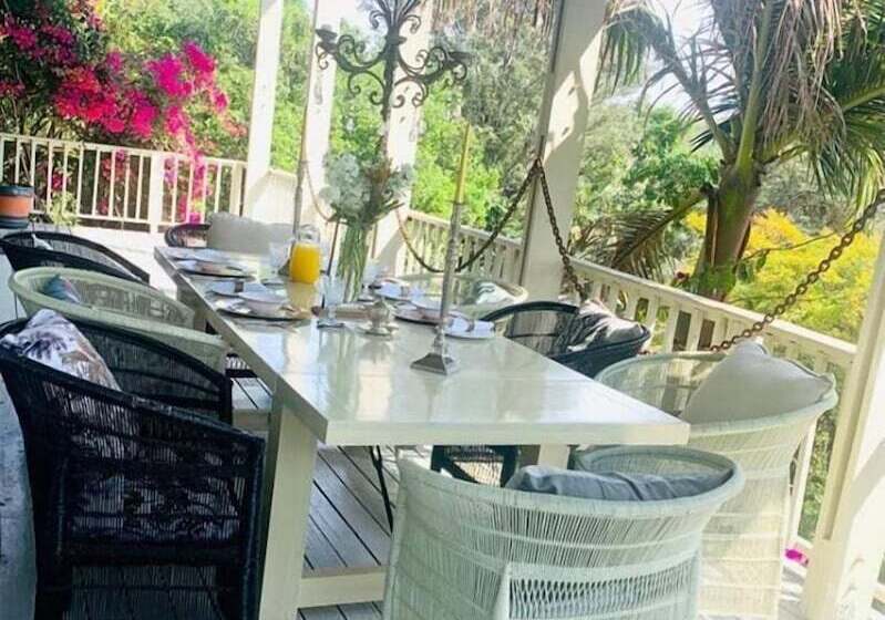 צימר The Loerie Hide