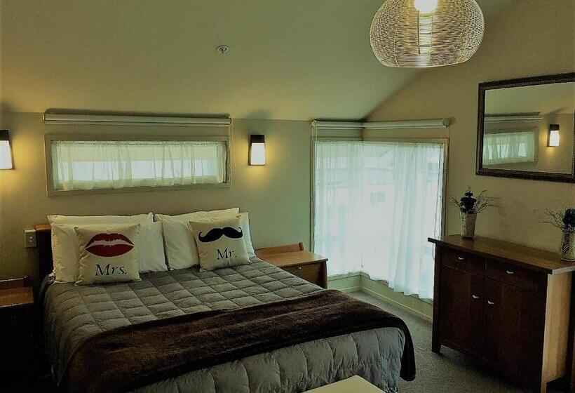 Bucklands Beach Waterfront Motel