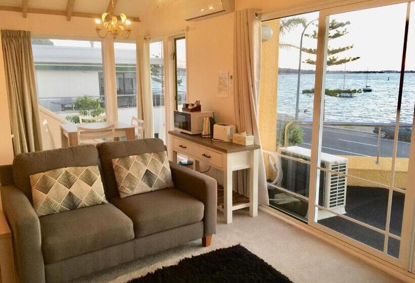 Bucklands Beach Waterfront Motel