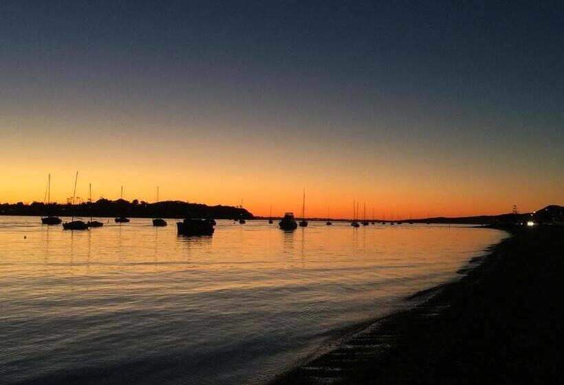 Bucklands Beach Waterfront Motel