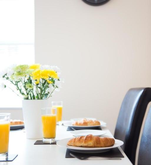 Hampton House   Lovely And Spacious 2 Bedroom Apartment   With Free Parking