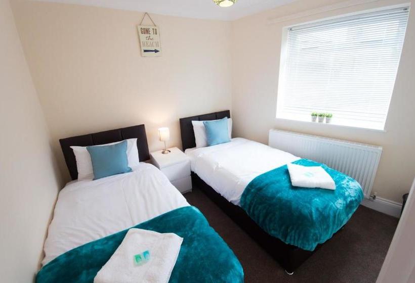 Hampton House   Lovely And Spacious 2 Bedroom Apartment   With Free Parking