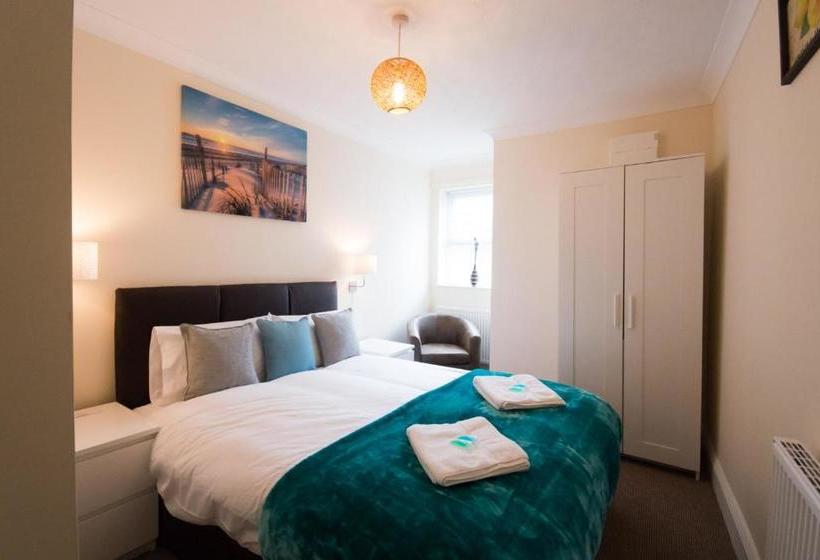 Hampton House   Lovely And Spacious 2 Bedroom Apartment   With Free Parking