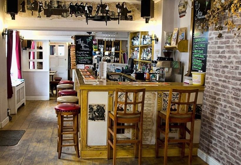 פונדק The Friars